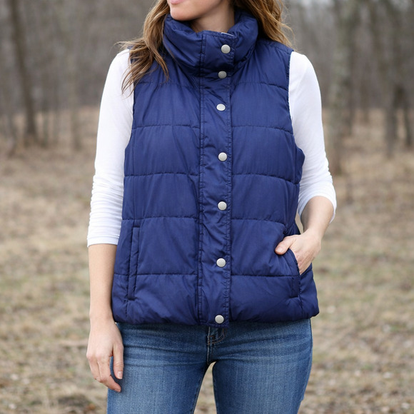 Old Navy Jackets & Blazers - Old Navy Puffer Vest Women’s Medium Blue Zip Snap Pockets Cozy Ski Layering